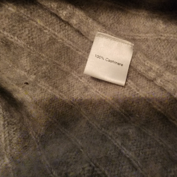 COPY - Gray 100% Cashmere Saks Fifth sweater - Picture 3 of 3